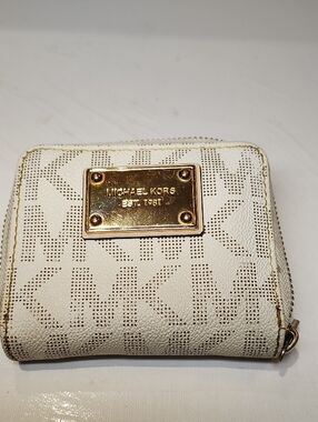 Michael Kors White Logo Zip Wallet with Gold Plate